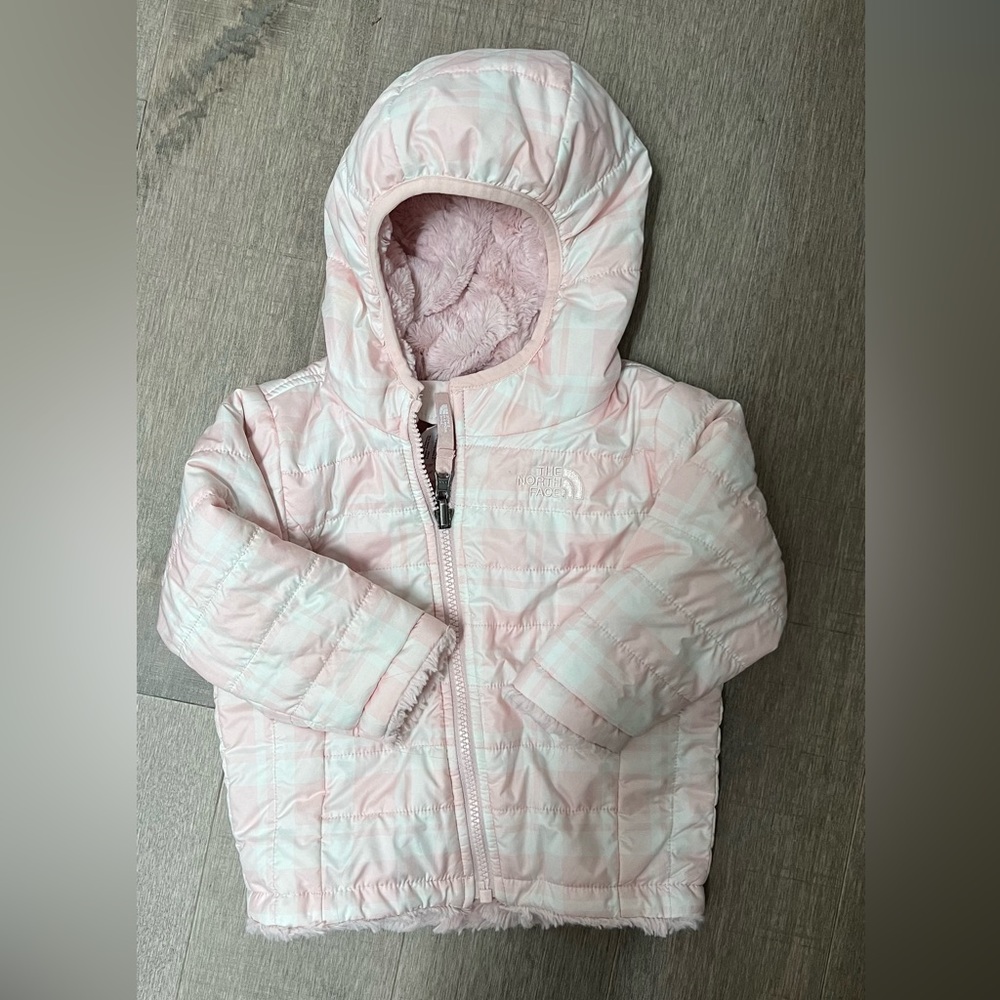 The North face Mossbud Jacket.  Size 6-12 mos.